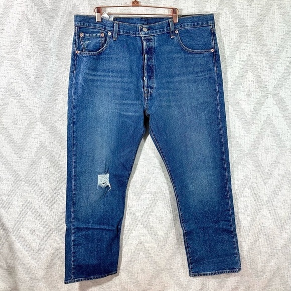 Levi's 501 medium wash button fly straight leg jeans size 40 x 30 - Picture 1 of 12